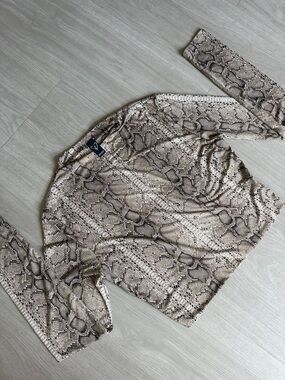 Windsor women’s Long Sleeve snake skin top